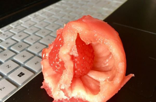 西红柿里吃出草莓 这可能是个假西红柿 2