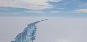 南极最大冰架断裂成冰山 全都是地球变暖惹的祸？