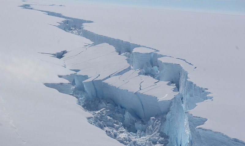 南极最大冰架断裂成冰山 全都是地球变暖惹的祸？ 4