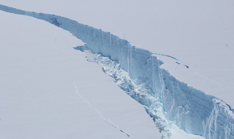 南极最大冰架断裂成冰山 全都是地球变暖惹的祸？ 3