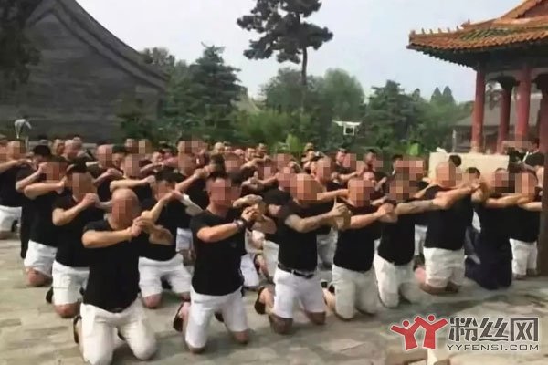 天安社和警察打架视频 被北京的警方给端掉了 2